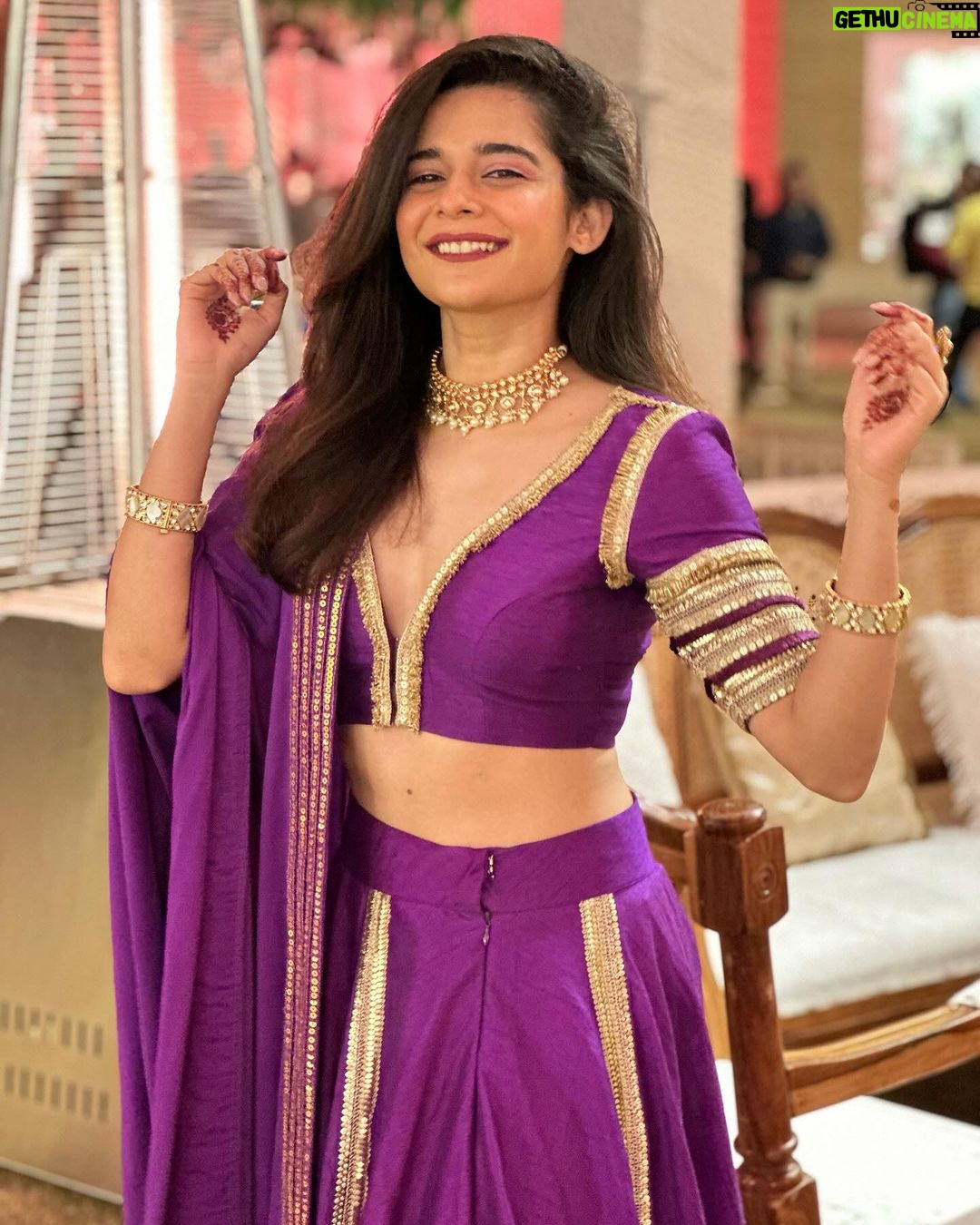 Mithila Palkar Instagram - 🪁 Styled by @shreejarajgopal @drapingdreams.inc Hair by team @coleen_khan_affonso Outfit @rishiandvibhuti Neck piece @koharbykanika Ring @vasundharajewelry Cuff @goldenwindow Styling assistants @dhwanii.jain @khushaliichauhan Photos very patiently taken by @sarangsathaye