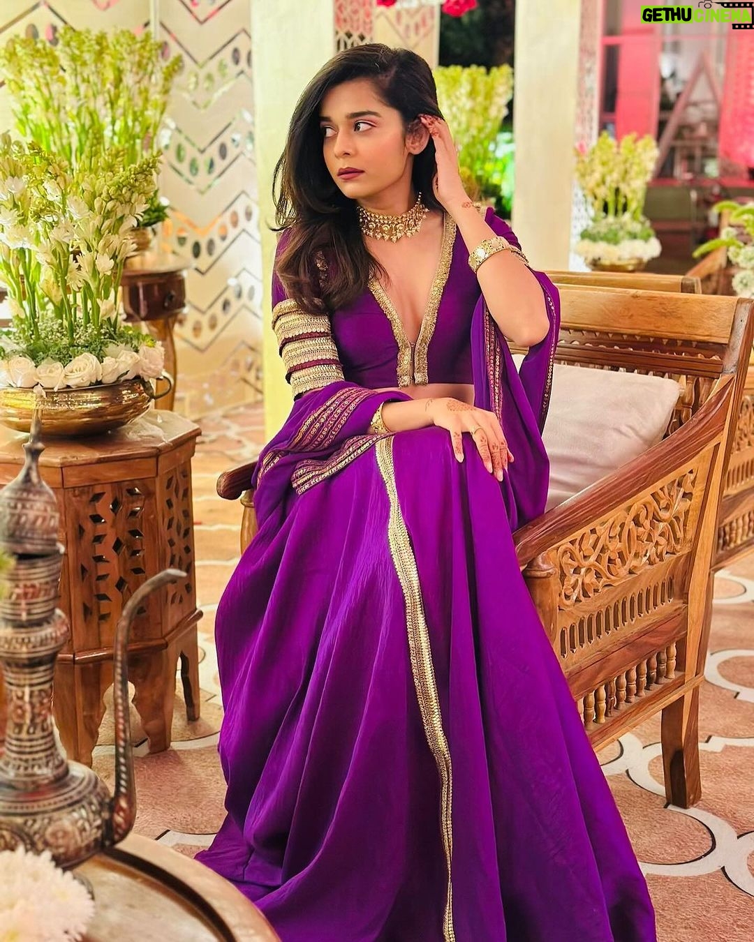 Mithila Palkar Instagram - 🪁 Styled by @shreejarajgopal @drapingdreams.inc Hair by team @coleen_khan_affonso Outfit @rishiandvibhuti Neck piece @koharbykanika Ring @vasundharajewelry Cuff @goldenwindow Styling assistants @dhwanii.jain @khushaliichauhan Photos very patiently taken by @sarangsathaye