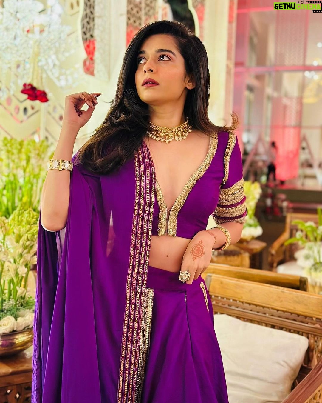Mithila Palkar Instagram - 🪁 Styled by @shreejarajgopal @drapingdreams.inc Hair by team @coleen_khan_affonso Outfit @rishiandvibhuti Neck piece @koharbykanika Ring @vasundharajewelry Cuff @goldenwindow Styling assistants @dhwanii.jain @khushaliichauhan Photos very patiently taken by @sarangsathaye