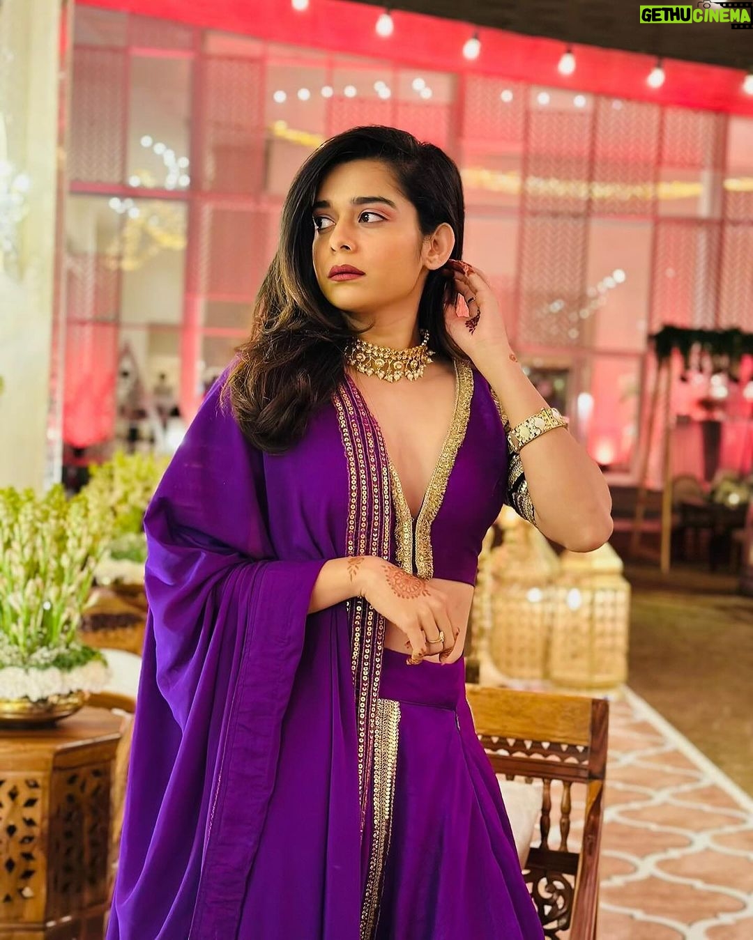Mithila Palkar Instagram - 🪁 Styled by @shreejarajgopal @drapingdreams.inc Hair by team @coleen_khan_affonso Outfit @rishiandvibhuti Neck piece @koharbykanika Ring @vasundharajewelry Cuff @goldenwindow Styling assistants @dhwanii.jain @khushaliichauhan Photos very patiently taken by @sarangsathaye