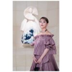 Mitsuki Takahata Instagram - 圧巻！！ 「クリスチャン・ディオール、夢のクチュリエ」展が 東京都現代美術館で開幕しました。 服好きにはたまらない、ヨダレモノの展示です🥰🤤 ジョンガリアーノやラフシモンズの DIORを触れられる距離で見られて興奮。 これまでのDIORの香水の歴史にも釘付けで、気づいたら他のお客さんが居なくなってた…笑 元々行きたかったので、今回オープニングイベントで呼んでいただけて、渡りに船、でした。 皆さんも、トキメキに、ぜひ。 5月までだそうです☺︎ @dior #Dior #ディオール #DiorDesignerOfDreams #ディオールファインジュエリー
