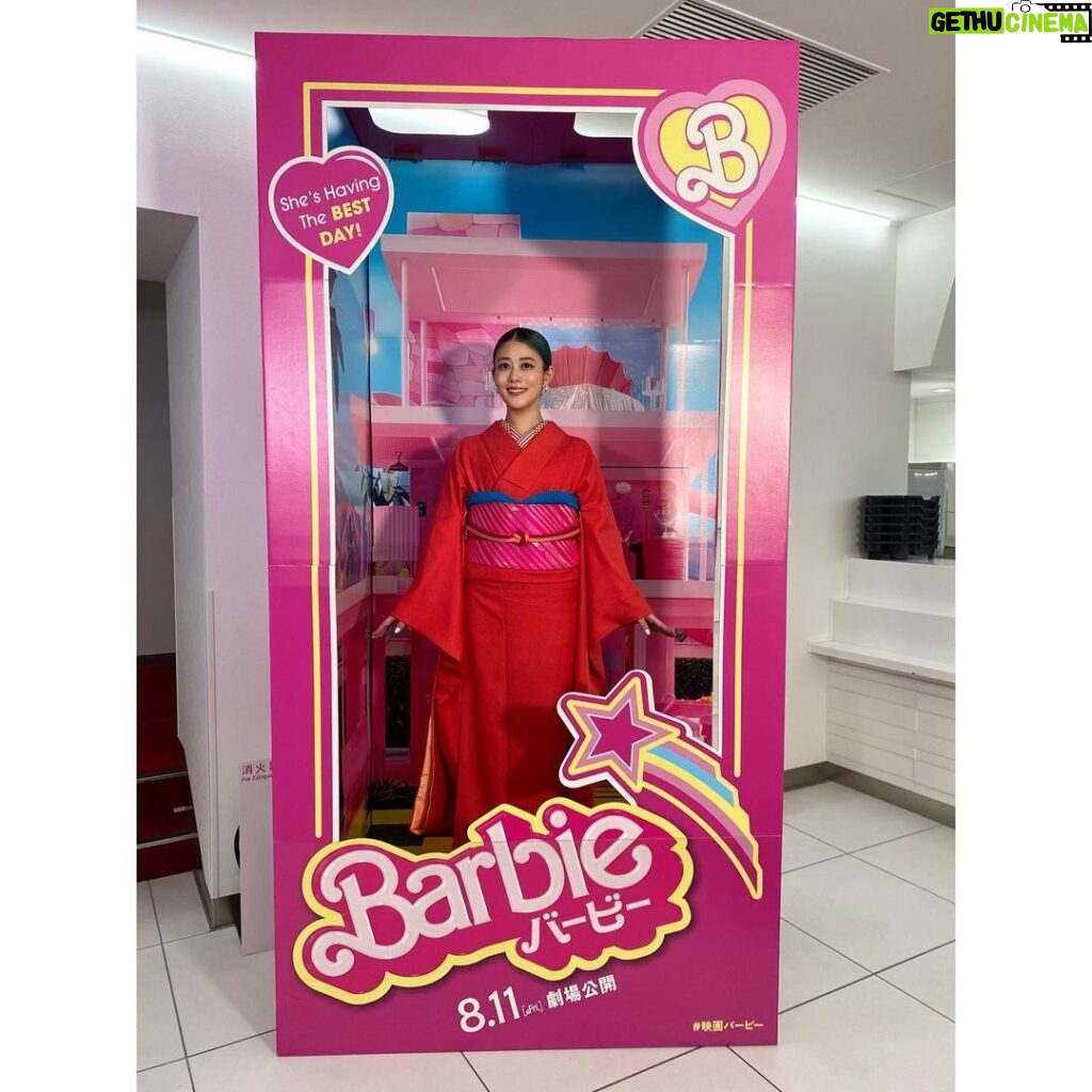 Mitsuki Takahata Instagram - 👙👛🌸🍬🏄‍♀️🛍️ My new box 　　My new case💓 #barbie #barbiemovie #kimono_version 映画を、 観てくれてありがとう☺️