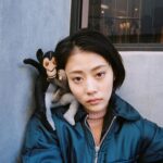 Mitsuki Takahata Instagram - 私のフォトエッセイ 「 #穴があったら入ります 」が、 2/28に発売になります。 北海道でのすっぴん食い倒れ旅を @520_igarashi さんに、 私の行きつけの古着屋さんでのはしゃぎっぷりを @takako_noel さんに、 切り取っていただきました📸 そして、表紙のデザインも担当してくれた @yuni_yoshida さんとのコラボページも。髪がピンクの頃の作品です🌹 15本、エッセイも書き下ろしまして、 拙い文章ですが、私のくだらない毎日のことをもぞもぞと綴りました。 読んでいただけると幸いです。 発売に伴い、展示会も。 ■ Mitsuki Takahata Exhibition「穴があったので、入りました」 2022年2月12日（土）～28日（月）11:00～20:00 東京都 渋谷PARCO 4F PARCO MUSEUM TOKYO 入場料：税込700円 ※入場は閉場時間の30分前まで ※最終日は18:00閉場 ※小学生以下無料 こんなタイミングなので、無理に、とは言えないのですが、 気晴らしにちょろっとでも寄っていただけると嬉しいです。 グッズも沢山作りました。 展示会場にて発売予定です。 インスタ不精の私ですが、 発売まで、 ちょこちょこと 写真をあげていけたらなーと！ お付き合いくださいませ🥰
