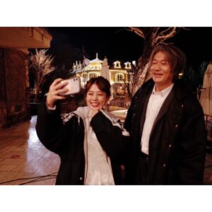 Mitsuki Takahata Instagram - とにかく私は
新さんが好きすぎる、ってはなし🧛‍♂️🧛‍♀️💗

#いよいよ明日
#unknown 
#8話
#見逃せない展開
#見逃しちゃいけない展開

最後の3枚は
新さんがカメラマンです☺︎

来年は親子だね〜！

#光る君へ