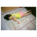 Mitsuki Takahata Instagram - 不機嫌ひなたが可愛すぎてパシャリ。﻿ ﻿ そりゃあ、﻿ 生きてりゃそんな日もあるよねぇ☺️ ﻿ ﻿ 本日21時。第2話。ぜひに。﻿ ﻿ ﻿ #にじいろカルテ ﻿ #film