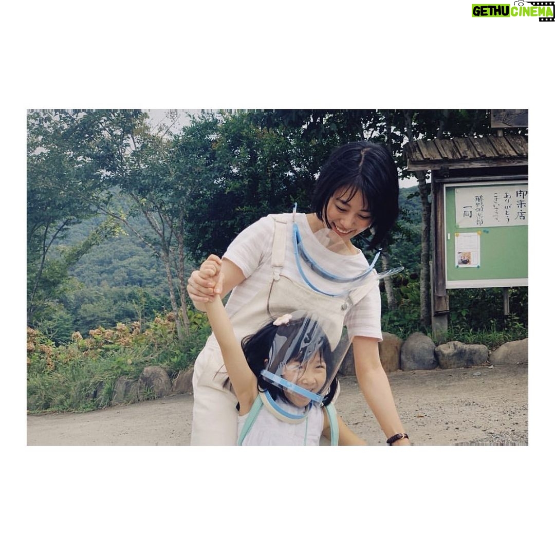Mitsuki Takahata Instagram - 不機嫌ひなたが可愛すぎてパシャリ。 そりゃあ、 生きてりゃそんな日もあるよねぇ☺️ 本日21時。第2話。ぜひに。 #にじいろカルテ #film