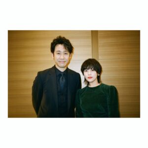 Mitsuki Takahata Instagram - よーさんの
　#うちで踊ろう　に爆笑したので、﻿
いつかのよーさんと私。﻿
﻿
﻿
個人的には﻿
岡崎体育さんのも好きです。笑﻿
﻿
﻿
#大泉洋﻿
#film📸﻿
﻿
🍌﻿
﻿
