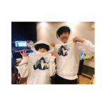 Mitsuki Takahata Instagram - #忘却のサチコ トレーナー。﻿ 世界に2着、だけ。わお！﻿ ﻿ 監督のサンタさんとペアルック✌︎﻿ ﻿ #OAまで1時間﻿ みてね。