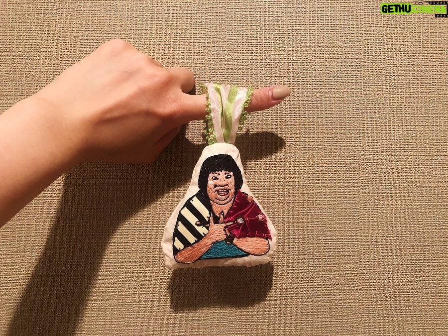 Mitsuki Takahata Instagram - 大好きな友人の 渾身の寄り目ポーズを刺繍。 最後は綿入れてマスコットに。 3日かかった。笑 #手刺繍 #stayhome時間使い方迷子 😂 