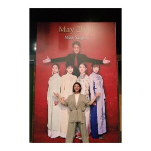 Mitsuki Takahata Instagram - 本日発表になりましたが、﻿
今年5月から帝劇にて公演が予定されていました﻿
ミュージカル『ミスサイゴン』﻿
全公演中止となりました。﻿
地方公演も同じく、全て中止となります。﻿
﻿
﻿
オーディションが約2年前。﻿
そこから今年のゴールに向けて沢山の方の力を借りながら地道に走ってきた道が、ストンと切られてしまいました。﻿
楽しみにしてくださっていた方々にも、大変申し訳ない気持ちです。﻿
﻿
﻿
ただ、私も稽古をしながら、﻿
昨今の状況を見ながら、おそらく公演は厳しいだろうと考えていたので、中止を伝えられた時は、不思議と静かな湖の水面のような。﻿
とても穏やかな気持ちでした。﻿
﻿
﻿
稽古自体、状況に応じて急な休みも多く、﻿
わざわざ来日してくれた海外スタッフも明日がどうなるか分からぬ状況の中、かなりのスピードで稽古をつけてくれていたので、﻿
本番が無くなるかもしれない不安と同じくらい、もしかしたら相当な稽古不足の中で本番に挑まなければならないのでは？という不安もありました。﻿
なので、早いタイミングで決断してくださった制作さんには大変感謝しております。﻿
﻿
﻿
私自身、大好きな作品への参加だったので、﻿
出来ればじっくりと、みんなで理解を深めて舞台に立ちたいという思いがあり、﻿
今はそのタイミングでは無かったのだな、と、頭のスイッチを切り替えている所です。﻿
﻿
﻿
私にとっては初めての、一つの役に4人で挑む、というカタチだったので、稽古に入る前はどうなるんだろう、、？と不安もありましたが、いざ稽古に入ってみると、﻿
嬉しいことは4倍に、辛いことは1/4になる、とても不思議な感覚でした。﻿
昆ちゃんさくらこ屋比久ちゃんと共にキャスティングしてもらえた事は、とても幸運だったなと感じています。﻿
﻿
なので今回の決定も、4人でなんとか悲しみを1/4に。﻿
﻿
そして出来ればリベンジを誓い合いたいな、と、思っています。﻿
といっても、私もうかうかしてたら30歳なので皆んなにリベンジは止められるかもしれませんが。笑(キムの登場シーンは17歳)﻿
﻿
﻿
ただ、3月の稽古期間は本当に楽しく、﻿
久々に、こんな充実した日々はなかなか無いな！と思う毎日でした。最高でした。﻿
﻿
﻿
そして今日から、というか決まったのは数日前だったので少し前から、﻿
私は完全なる暇人と化しております。笑﻿
時間が有り過ぎて、うちで踊ろうの動画作成もできた笑﻿
﻿
長期休みはいつも海外に行ってしまう私なので、それが出来ない長期休みは初めてで。﻿
これはもう、思う存分おうちで出来る楽しいことを発掘していくしかないっ！﻿
﻿
﻿
﻿
なかなか終わりの見えない闘いなので、皆さん気が滅入る事も多いかと思いますが、﻿
見えないだけで、終わりが無い闘いではないと思います。﻿
かつての戦争のように(引き合いに出すのは不謹慎かもしれませんが)、憎むべき相手が人や国ではなく、ウイルスである、というのは不幸中の幸いだと感じています。﻿
丁度ミスサイゴンのためにベトナム戦争について学んでいたので、余計とそう感じます。﻿
﻿
﻿
なんとか気持ちをポジティブに、﻿
そしてヘルシーに。﻿
﻿
﻿
いつか遠くない未来、﻿
劇場の中で、客席の皆さんと感情の濃厚接触ができる日を夢見て。﻿
﻿
﻿
長文失礼しました。﻿
愛を込めて…😌﻿ #misssaigon2020
﻿
﻿
高畑充希