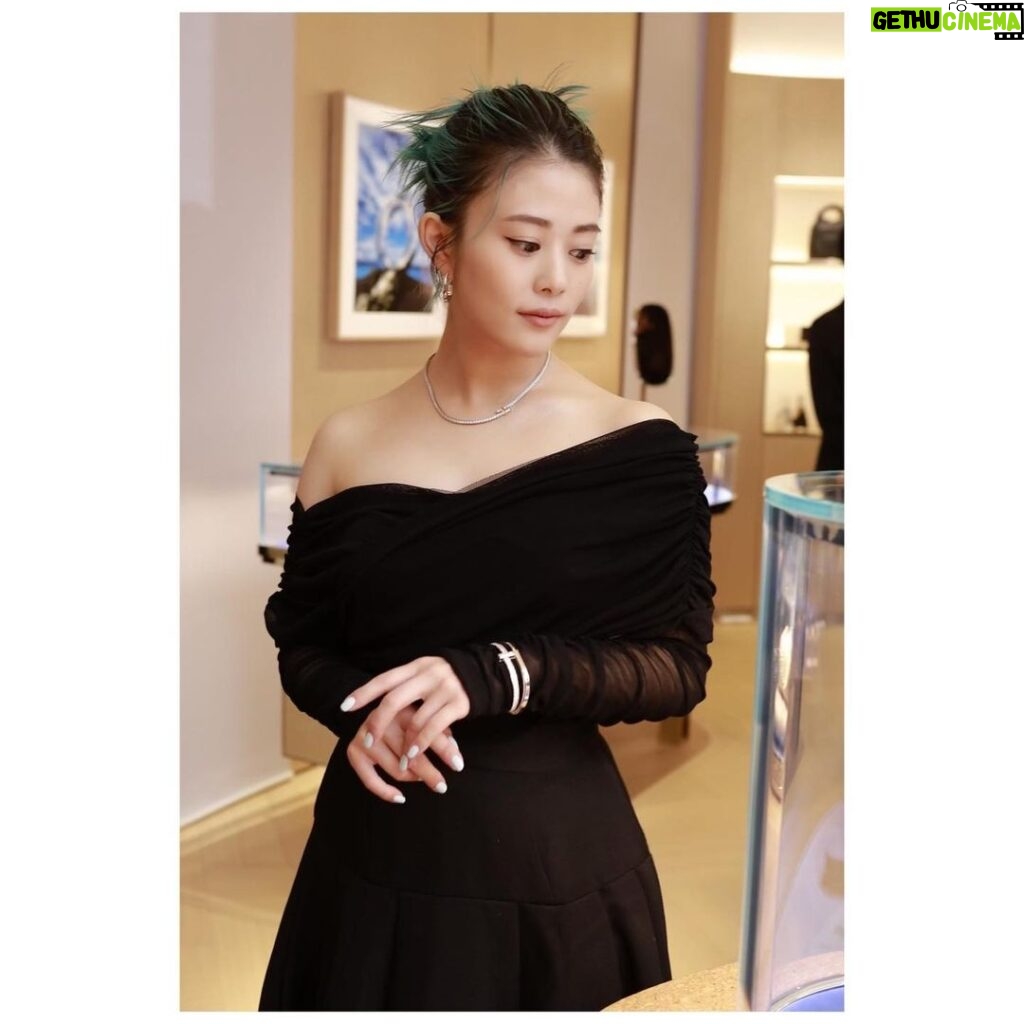 Mitsuki Takahata Instagram - 今夜はTiffany表参道店の オープニングイベントへ💎💍 シンプルで普遍的なものから、 個性的でパンチが効いたものまで。 目が幸せでした。 Tiffanyのブルーは いつ見ても好きなブルーだなあ☺️ #Tiffanyandco #TiffanyOmotesando #TiffanyPartner