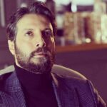 Mohamad Al Ahmad Instagram - #للموت #هادي #mohamad_al_ahmad للموت انشغل بمحبة . لهيك محبتكم عم توصلنا .. بتعليقاتكن ومسجاتكن .. الشكر و التقدير للاستاذ الكبير #جمال_سنان .. الرائعة #جويل_بيطار والمخرج المبدع #فيليب_أسمر و مدير التصوير والإضاءة العظيم #بشير_الحاج .. ولكل الجنود المجهولين خلف الكاميرا .. 💓💓💓 #mohamad_al_ahmad