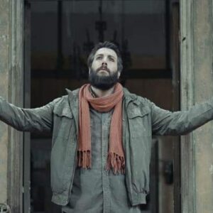 Mohammed Al Ahmad Instagram - (مطر حمص) ضمن عروض " السينما في بيتك "
رابط الفيلم مع كلمة السر في الأسفل 👇
#فيلم_مطر_حمص #محمد_الأحمد #محمد_الاحمد #يوسف

آفاق سينمائية ـ خاص فيلم (مطر حمص) فيلم روائي طويل من إنتاج المؤسسة العامة للسينما تتيح المؤسسة مشاهدته مجاناً عبر منصة فيميو (vimeo) ، وتعتبر هذه الخطوة استكمالاً لما بدأته ضمن مبادرة (السينما في بيتك) حيث عرضت طيفاً واسعاً من الأفلام الروائية الطويلة والقصيرة ، وتأتي هذه المبادرة للمساهمة في تسهيل فترة بقاء الناس في بيوتهم تماشياً مع الإجراءات الاحترازية للوقاية من فيروس كورونا ، وسعياً لنشر الثقافة السينمائية ، ونرفق في نهاية الخبر رابط مشاهدة الفيلم
ـ مطر حمص :  فيلم (مطر حمص) إخراج جود سعيد ، سيناريو سماح القتال ، سهى مصطفى ، جود سعيد . عن رواية (الاعتراف) ، إنتاج المؤسسة العامة للسينما وآدامز بروداكشن ، تمثيل : محمد الأحمد، لمى الحكيم، حسين عبّاس، محسن عبّاس، كرم الشعراني، مصطفى المصطفى، نسرين فندي، يامن سليمان،  روجينا رحمون، فرح الدبيات .  الفيلم الذي يصفه مخرجه بالقول (يشبهني في وجعي وفرحي) ، يتحدث عن مجموعة من الشخصيات التي تعيش أزمة حمص القديمة خلال الفترة ما بين شباط وأيار 2014 حين خرج المسلّحون وانتهى القتال. يوسف وهدى يحاولان النجاة وخلق الحياة وسط الموت والدمار، برفقة طفلين وعدّة شخصيات، وتنطلق عبر الزمان والجغرافيا لرواية الأحداث السوريّة وفق مستويات متعدّدة، تحتفي بالأمل والحياة والحب .

ـ رابط فيلم (مطر حمص) : ‏https://vimeo.com/383236608
كلمة السر :  m#alahmad@nfo