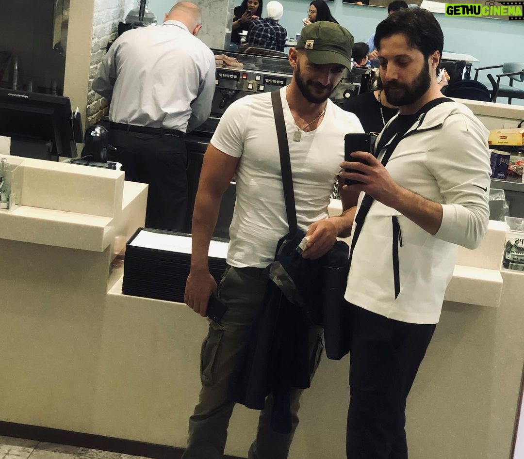Mohamad Al Ahmad Instagram - #وصلنا #مهرجان_قرطاج_السينمائي .. ناطرينكن بالعرض الاول لفيلم نجمة الصبح في 29 ..30..31 اكتوبر #نجمة_الصبح#محمد_الاحمد#محمد_الأحمد #mohamad_al_ahmad Aéroport international de Tunis-Carthage