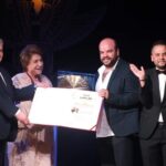 Mohamed Abdel Rahman Instagram - أتقدم بخالص الشكر والتقدير لإدارة مهرجان شرم الشيخ الدولى للمسرح الشبابي على تكريمي بدرع المهرجان الشبابي.. وبشكر اللجنة العليا برئاسة الفنان الكبير محمد صبحي في دورة تحمل إسم سيدة المسرح العربي الفنانة الكبيرة سميحة أيوب وبشكر صديقي العزيز مازن الغرباوي مؤسس ورئيس المهرجان تكريم غالي جداً عليا وان شاء الله استمر في تقديم أعمال تعجبكم 🙏🏻 @sitfyeg