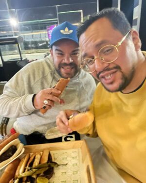 Mohamed Abdel Rahman Instagram - اوقصم بالله العظيم 
مافيش لا حلوة ولا اكثر 
من كده في قلبك 

@mo_abdelrahman 
@mo_abdelrahman 

😂❤️
٠

#في_قلبك 
#ضحك 
#محمد_عبدالرحمن