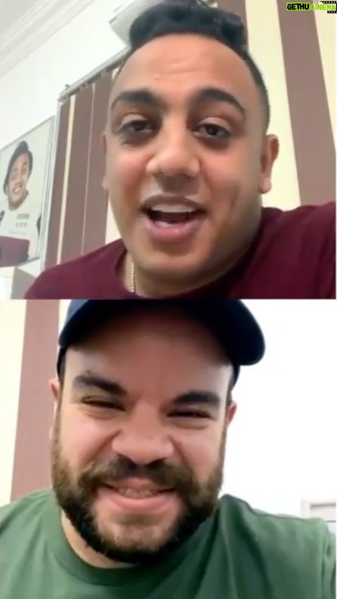Mohamed Abdel Rahman Instagram - أنت كمان تقدر تبعت لصاحبك الأهلاوي أو الزملكاوي أي هدية أو تجيب أي حاجة من أي مكان لزوم التشجيع وتدخل سحب على 50 ألف جنيه: باستخدام بروموكود CAF ومتنساش تستخدم هاشتاج #MrsoolDeliverLove وسجل فيديو لأصحابك، نزلهم صورة أو اكتبلهم بوست. #مرسول #Mrsool #الأهلي #الزمالك #Ahly #Zamalek #AhlyVsZamalek أخر ميعاد للمسابقة يوم 27 نوفمبر. نزل الأبلكيشن دلوقتي وأطلب علشان تدخل سحب. http://mrsool.app.link/ACHdcHzb3Z