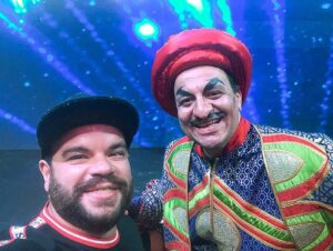 Mohamed Abdel Rahman Instagram - اتشرفت واتبسطت جداً بحضور مسرحية #علاء_الدين للنجم الكبير #أحمد_عز وكل النجوم كريم وثروت وجمعه وعم سامي وتارا وهشام الحبايب المشاركين ف المسرحية والمنتج والمخرج الكبير  مجدي الهواري.. شكراً على حسن استقبالكم بجد كان يوم حلو ❤️❤️