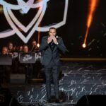 Mohamed Al Sharnuby Instagram - من حفل تكريم عمي الموسيقار الكبير صلاح الشرنوبي مبسوط اني كنت جزء من ليلة كبيره و ضخمه فيها اكبر نجوم الوطن العربي شكراً معالي المستشار تركي آل الشيخ على هذا التكريم الكبير وعلى وجودي في ليله مميزه جداً بالنسبه لي شكراً شركة بنش مارك على التنظيم الرائع @turkialalshik @salahsharnouby @benchmarkksa @mohammedzaki.h @zakihasanain Suit by @moamenawadofficial