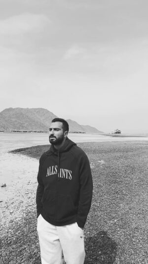 Mohamed Al Sharnuby Instagram - كان نفسي انسى كلمة ما باليد حيلة 
ال acoustic version من #كان_نفسي موجوده دلوقتي على كل المنصات