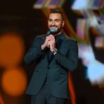 Mohamed Al Sharnuby Instagram - من حفل تكريم عمي الموسيقار الكبير صلاح الشرنوبي مبسوط اني كنت جزء من ليلة كبيره و ضخمه فيها اكبر نجوم الوطن العربي شكراً معالي المستشار تركي آل الشيخ على هذا التكريم الكبير وعلى وجودي في ليله مميزه جداً بالنسبه لي شكراً شركة بنش مارك على التنظيم الرائع @turkialalshik @salahsharnouby @benchmarkksa @mohammedzaki.h @zakihasanain Suit by @moamenawadofficial