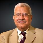 Mohamed Mamdouh Instagram - “‎إذا مات ابن آدم انقطع عمله إلا من ثلاث: صدقة جارية، أو علم ينتفع به، أو ولد صالح يدعو له" ‎الحاج محمود العربي هو افضل مثال للحديث ده، ربنا يرحمه ويسكنه فسيح جناته ويرزقنا حسن الخاتمة.