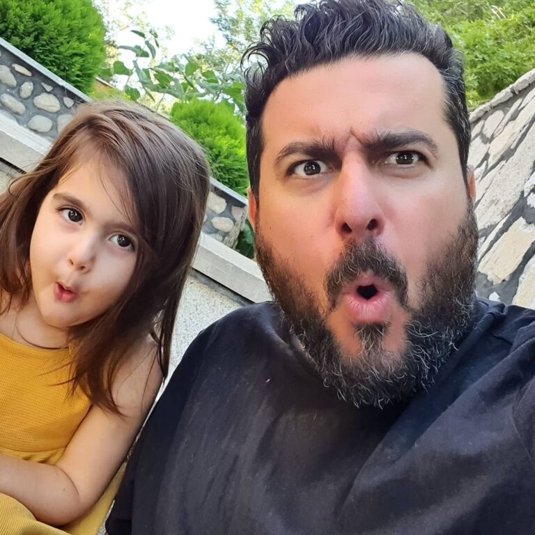 Mohsen Kiaei Instagram - مسخره بازیِ پدر دختری 🥴🥴😉🌹❤