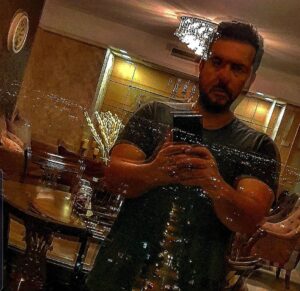 Mohsen Kiaei Instagram - من به دستان تو پل بستم به زیبا تر شدن 
از تو میخواهم از اینهم با تو تنها تر شدن
