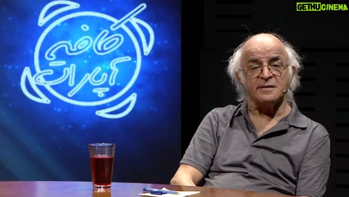 Mohsen Kiaei Instagram - امشب مهمان جناب جیرانی عزیز در کافه آپارات هستم ،در مورد سینما و همگناه گپ زدیم .