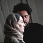 Mohsen Kiaei Instagram – فصل اول سریال همگناه با یک رکورد برای قسمت دوازده به پایان رسید/ ده میلیون دقیقه تماشا در کمتر از ۲۴ ساعت
.
.
قسمت ۱۲ همگناه که قسمت پایانی فصل اول این سریال است، با ثبت ۱۰ میلیون دقیقه تماشا در روز اول به رکوردی تازه دست پیدا کرد. این میزان دقیقه تماشا که از ساعت ۸ تا ۲۴ اولین روز انتشار قسمت ۱۲ همگناه ثبت شده، بالاترین میزان تماشا در بین ۱۲ قسمت اول منتشر شدهی همهی سریالهای شبکه نمایش خانگی است. همچنین این آمار تماشای قسمت ۱۲ بعد از دو روز به ١٧ ميليون دقيقه رسيده است.
.
.
مقایسه میزان تماشای فیلمها و سریالها امکانی است که به وسیله ثبت دقیقه تماشای آنها از زمان انتشار در فیلیمو امکان پذیر است. این مقایسه نشان میدهد که قسمت ۱۲ سریال همگناه در اولین روز انتشار با عبور از ۱۰ میلیون دقیقه تماشا، بالاتر از میزان تماشای قسمت ۱۲ تمام سریالها قرار گرفته است.
.
.
در این بررسی میزان تماشای آخرین قسمت فصل اول همگناه با میزان تماشای قسمت ۱۲ تمام سریالهای شبکه نمایش خانگی در در روز اول انتشار مقایسه شده و در نهایت همگناه رتبه اول را به خود اختصاص داده است.
.
عكس : ميلاد كيايى
@hamgonah.series
#همگناه#هم_گناه#مصطفی_کیایی#پرویزپرستویی#هدیه_تهرانی#محسن_کیایی#حبیب_رضایی#هنگامه_قاضیانی#مهدی_پاکدل#پدرام_شریفی#رویاتیموریان#مسعودرایگان#افسانه_چهره_آزاد#شاهرخ_فروتنیان#افسانه_ناصری#احسان_کرمی#روشنک_گرامی#سوگل_خلیق#مارال_بنی_آدم#حسین_امیدی#فروغ_قجابگلی#علی_باقری#فرانک_کلانتر#ساقی_حاجی_پور#محمدموحدنیا#آیتک_جاویدنژاد#محمد_رسول_صفری