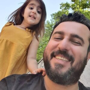 Mohsen Kiaei Instagram - مسخره بازیِ پدر دختری 🥴🥴😉🌹❤