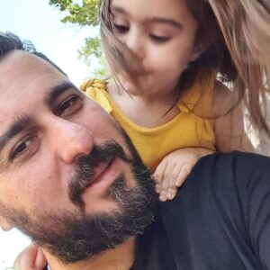Mohsen Kiaei Instagram - مسخره بازیِ پدر دختری 🥴🥴😉🌹❤