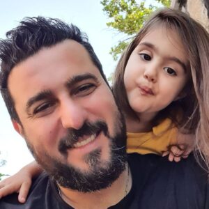 Mohsen Kiaei Instagram - مسخره بازیِ پدر دختری 🥴🥴😉🌹❤