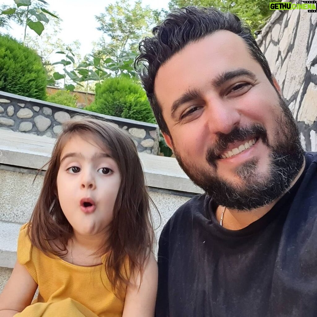 Mohsen Kiaei Instagram - مسخره بازیِ پدر دختری 🥴🥴😉🌹❤