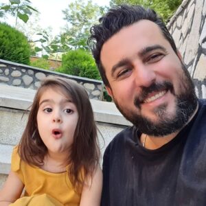 Mohsen Kiaei Instagram - مسخره بازیِ پدر دختری 🥴🥴😉🌹❤