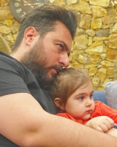 Mohsen Kiaei Instagram - چه زود دو سال شد ،رز🌹 قشنگم،تولدت مبارک .❤🎂🍰🍒