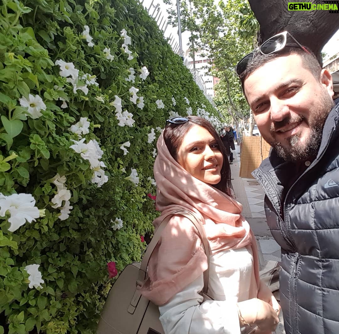 Mohsen Kiaei Instagram - دوازده سال گذشت ممنون که همه سختیها رو تحمل کردی و میکنی . 😍😍😍😍😘😘🌹🌹🌹🌹🌹🌹🎂🎂🎂🎂🎂#زندگی_مشترک #سالگرد_ازدواج #بهترین_دوست