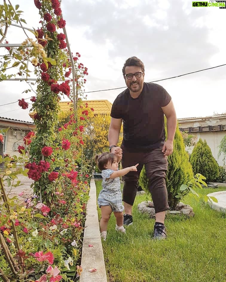 Mohsen Kiaei Instagram - زمان چه زود میگذرد ، با رز جانم