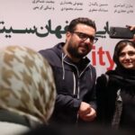 Mohsen Kiaei Instagram - ٥ سانس فوق العاده براي اكران مردمي فيلم "آستيگمات" در اصفهان/ يادبود مدرس و منتقد فقيد سينما "زاون قوكاسيان" شهر اصفهان در شب گذشته ميزبان محسن كيايي ،باران كوثري و مجيدرضا مصطفوي در اكران مردمي فيلم سينمايي آستيگمات بود.براي اولين بار در اين شهر اكران مردمي يك فيلم به ٥ سانس فوق العاده در پرديس سينمايي ساحل و پرديس سينمايي سيتي سنتر رسيد. همچنين عوامل فيلم آستيگمات پيش از آغاز مراسم اكران،با حضور در ميدان جلفا اصفهان به مقام زاون قوكاسيان منتقد و مدرس فقيد سينما كه در سال ١٣٩٣ در شهر اصفهان درگذشت اداي احترام كردند. كليپ:سپهر فتاحي