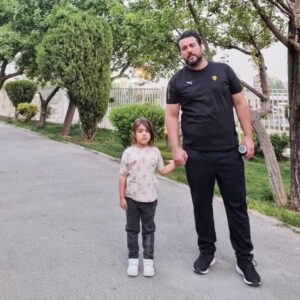Mohsen Kiaei Instagram - دخترم ،چهار سال شد که خوشبخت ترینم از داشتنت،تولدت مبارک عزیزم.🎂🎂🎂❤️❤️❤️🌹🌹🌹