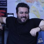 Mohsen Kiaei Instagram - در انتهای چهل سالگی ،همچنان گمان میکنم مادرم زنده است او در من زندگی می کند ،نیمی از من اوست،اوست که در من ادامه دارد ،پس جوری زندگی میکنم که او میخواست ،حالا که اینجا ایستاده ام خوشحالم از داشتن خانواده ام ،اقوامم ، دوستانم و همه شما همراهانم ،ممنون برای تبریکاتون
