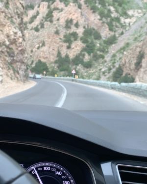 Mohsen Tanabande Instagram - .
وقتي بچه داري ديگه اون تعيين ميكنه موزيك 
تو ماشين چي باشه❤️ 
تا اخر سفر صدها بار بايد اينو گوش بديم