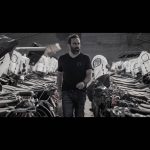 Mohsen Tanabande Instagram - 🎬 «سه کام حبس» برادران سالور در هند . فیلم سینمایی «سه کام حبس» به کارگردانی سامان سالور و تهیه کنندگی ساسان سالور در اولین حضور جهانی خود در پنجاه و یکمین دوره جشنواره بین المللی گواه هند به نمایش در می آید. . این رویداد که از جشنواره های رده الف جهانی محسوب میشود از ۲۷ دی تا ۵ بهمن در شهر گواه هند برگزار می شود. . «سه کام حبس» در بخش چشم انداز سینمای دنیا به نمایش در خواهد آمد که از بخشهای اصلی جشنواره محسوب می شود و فیلم های سینمایی برجسته فیلمسازان دنیا را به نمایش می گذارد. . در این فیلم محسن تنابنده، پری ناز ایزدیار، سمیرا حسن پور، متین ستوده، امین میری، یدالله شادمانی، مریم بوبانی، محمود نظرعلیان و ... ایفای نقش می کنند. . این فیلم سال گذشته در جشنواره فجر در رشته های بهترین بازیگر نقش اول زن، بهترین بازیگر نقش مکمل زن، بهترین چهره پردازی و بهترین فیلمبرداری کاندید دریافت جایزه بود. . پخش بین المللی فیلم «سه کام حبس» را موسسه هنر هفتم به مدیریت علیرضا شاهرخی بر عهده دارد. . عکس: محمد بدرلو