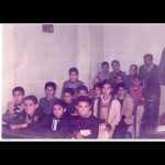 Mohsen Tanabande Instagram – .
اولي از چپ
سالهاي جنگ ،چهارنفري تو يه نيمكت،
و ژاكت مامان بافت