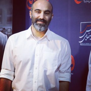 Mohsen Tanabande Instagram - .
سال نو مبارك
(دوستان پخش تبليغات بازرگاني بين سريال پايتخت خارج از اراده سازندگان و به عهده تلويزيون است ما هم مثل شما از حجم تبليغ كلافه و دلخور هستيم)🌷