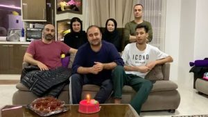 Mohsen Tanabande Instagram - .
شرمنده بد لباسيم
