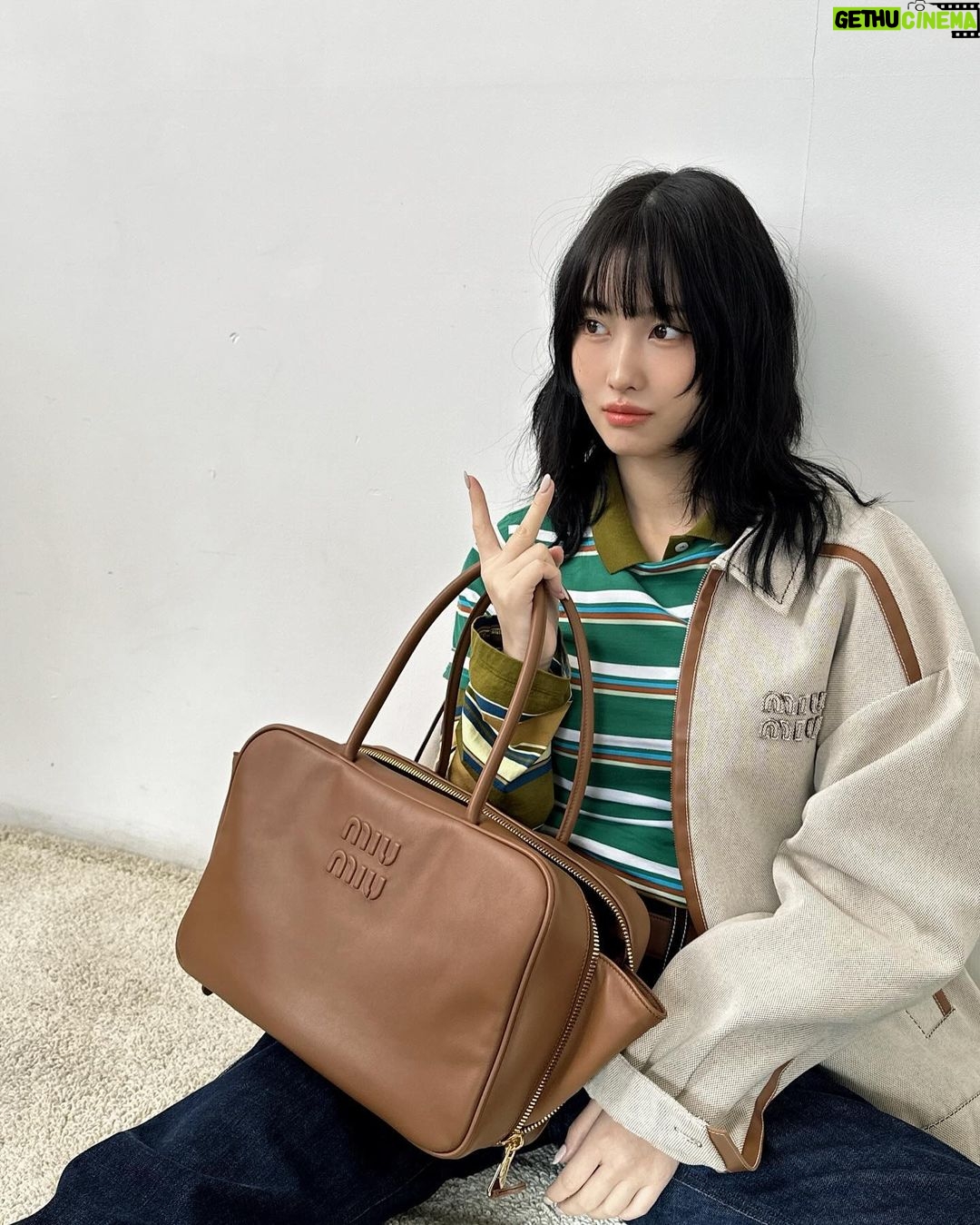 Momo Hirai Instagram - 항상 열심히 사진 찍어주는 매니저님과 헤메스언니들🤎