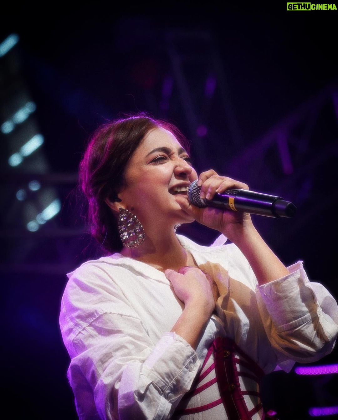 Monali Thakur Instagram - 💜💙🩵.. . . #monali #monalithakur #monalilive #2023 #music #emotions #adrenaline #bliss #indiadiaries