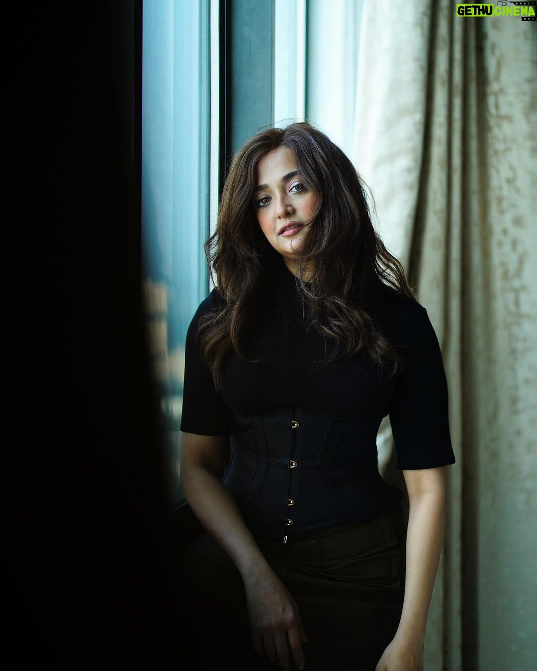 Monali Thakur Instagram - Moods.. . . #monali #monalithakur #candid #photoshoot #simplicity #real #calmness #peace . @anjanavaphotos