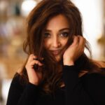 Monali Thakur Instagram - Few more ♥️🤍🌸🧚🏻‍♀️.. . . #monali #monalithakur #posing #candid #joy #love #indiadiaries